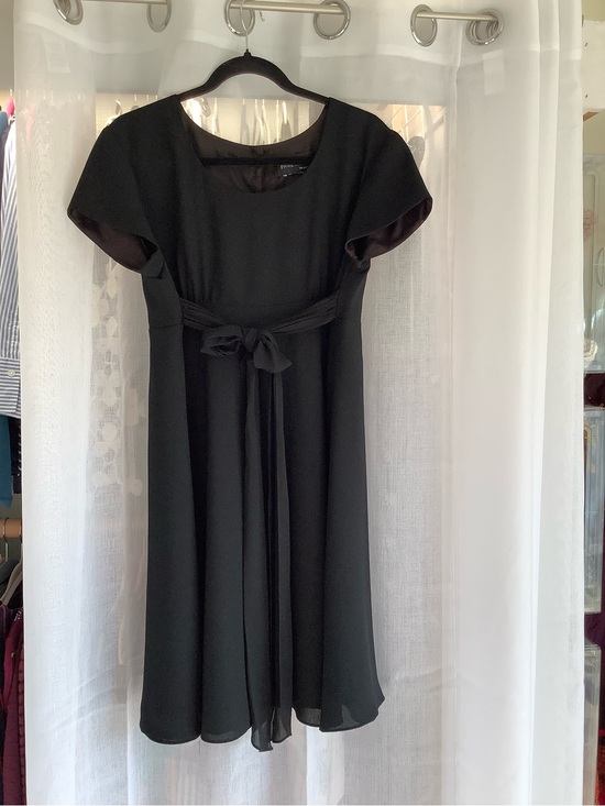 Nicole Miller Dresses & Skirts - Nicole Miller Black Short-Sleeve Midi Dress with Waist Tie